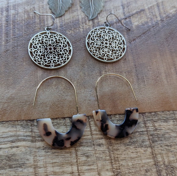 Earring bundle - Picture 2 of 3